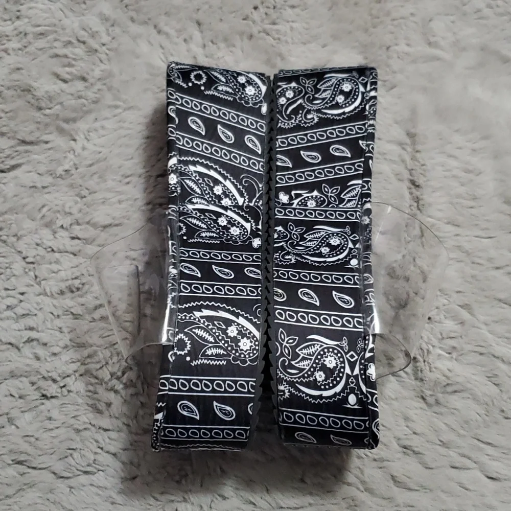 N/A black paisley